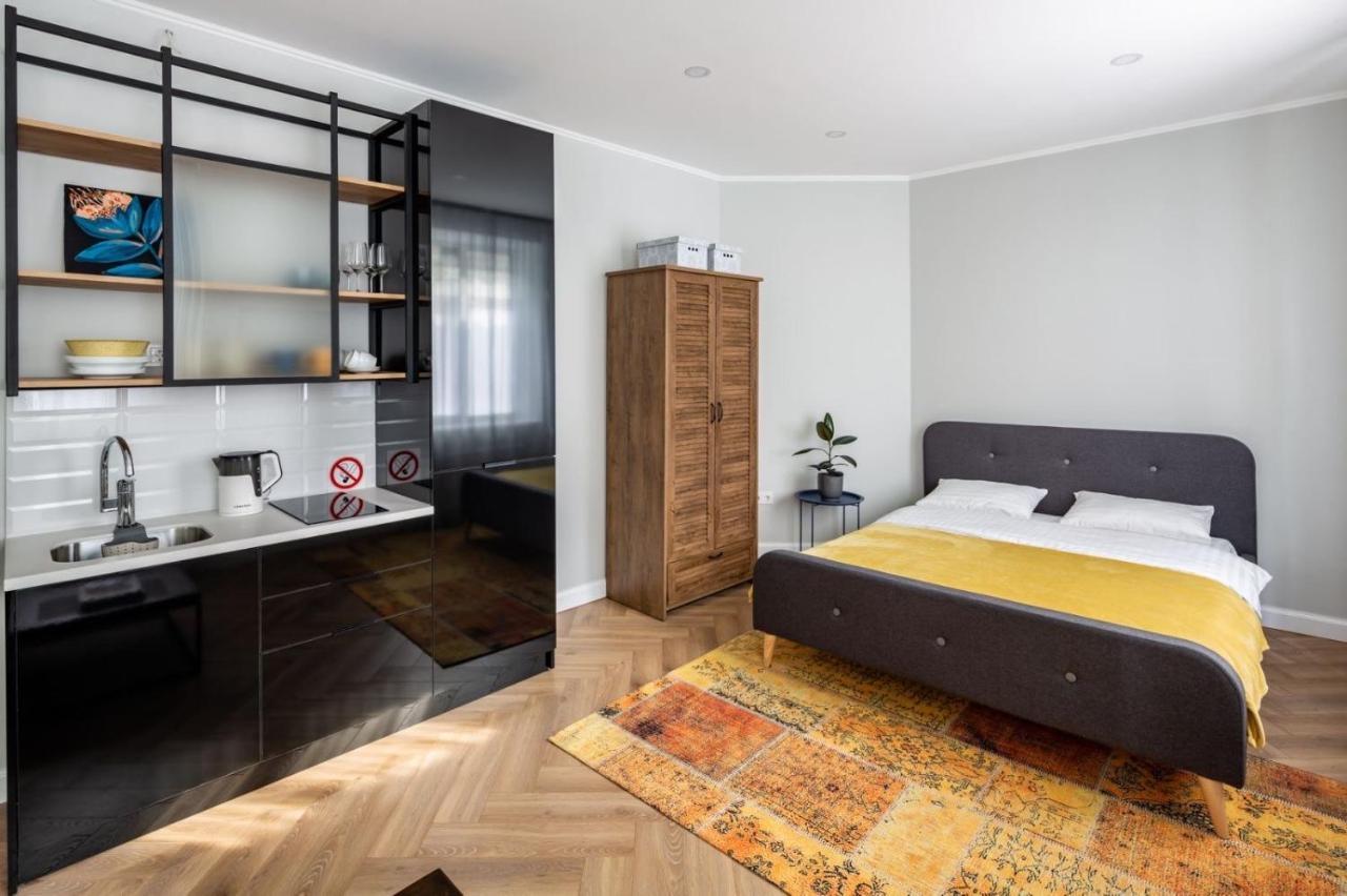 Братів Рогатинців 9/1 Lviv Exterior photo